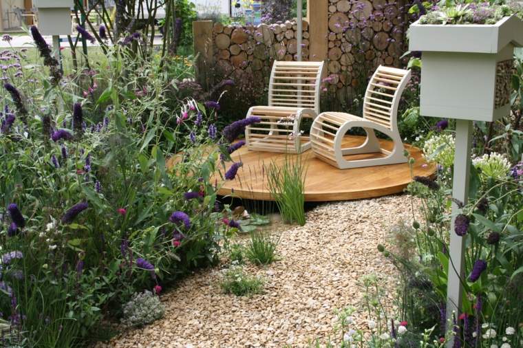 jardines pequeños ideas suelos-grava-muebles-pisadas