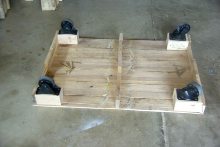 mesa de madera interesante pales