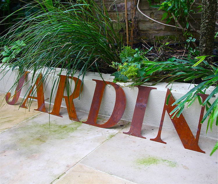 jardines acero corten letras-patio-musicales-listones