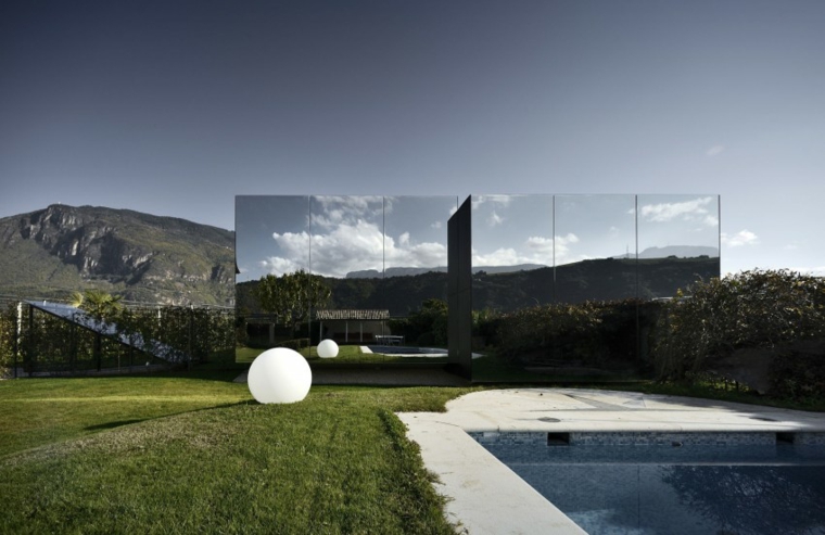 casa-arquitectura-original-paredes-exteriores-espejo