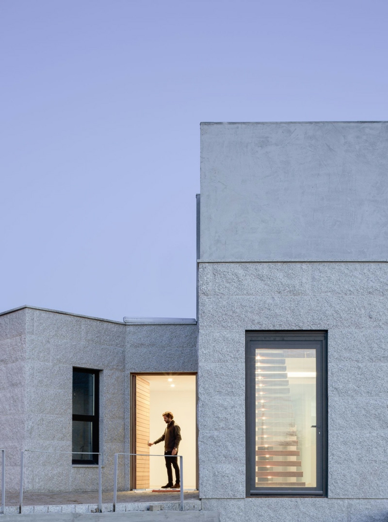 diseño minimalista lateral-vivienda-blanca