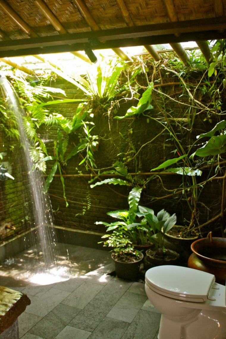 Duchas de jardín que transformarán tu patio en un verdadero spa