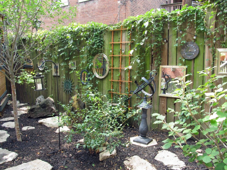 jardin-valla-madera-verde-decoracion-espejos