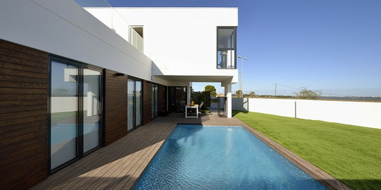 piscina-puentes-estilo-casas-sociales