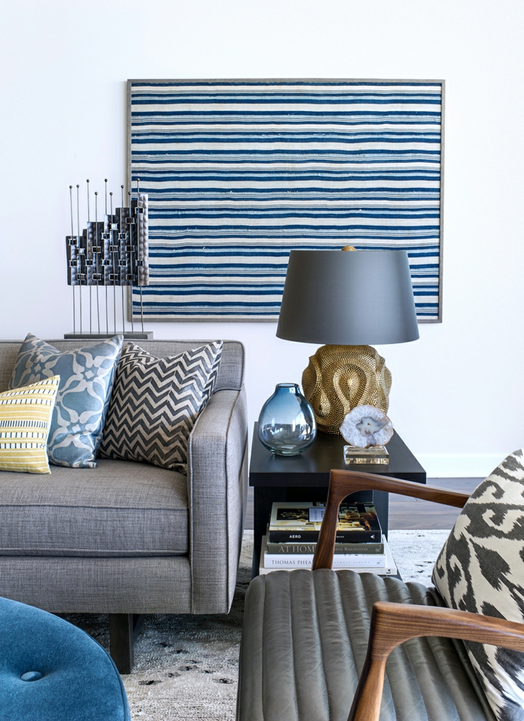 salon-cuadro-muebles-lampara-azul-gris-estilo-moderno