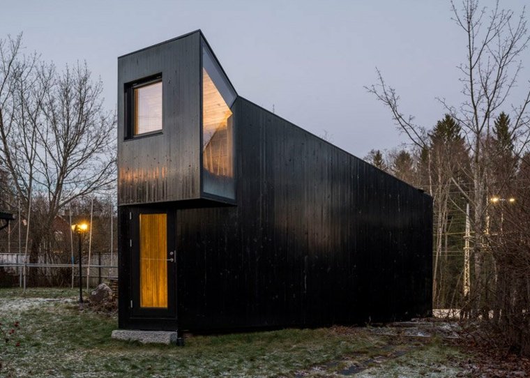 Cabaña de diseño moderno en un patio trasero de Oslo, Noruega