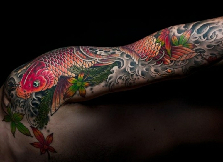bonito tatuaje de peces Koi