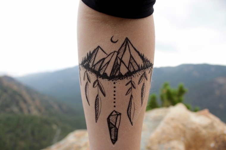 tatuajes brazo montanas