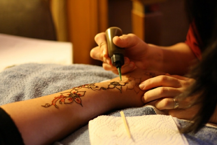 tatuajes de henna interesantes