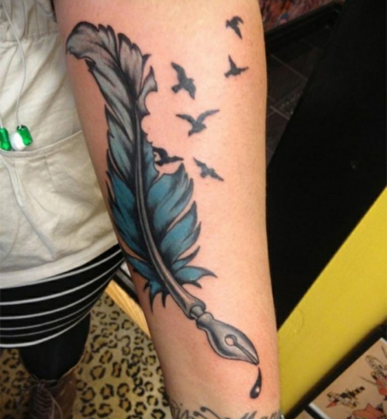 tatuajes plumas brazo