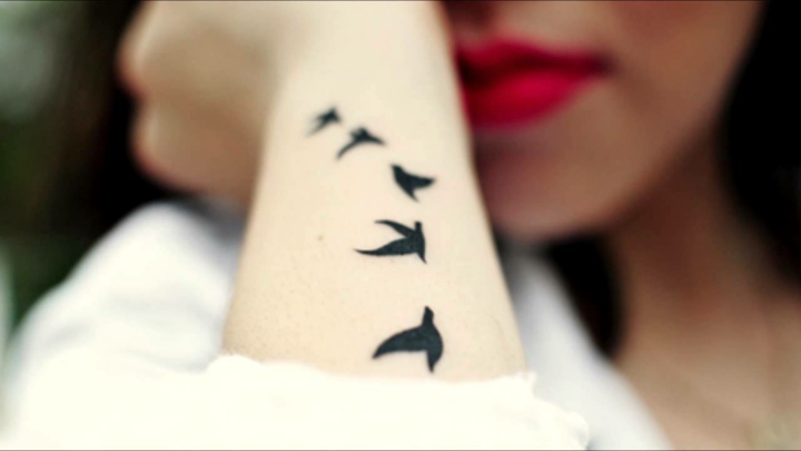 aves volando libres tatuadas