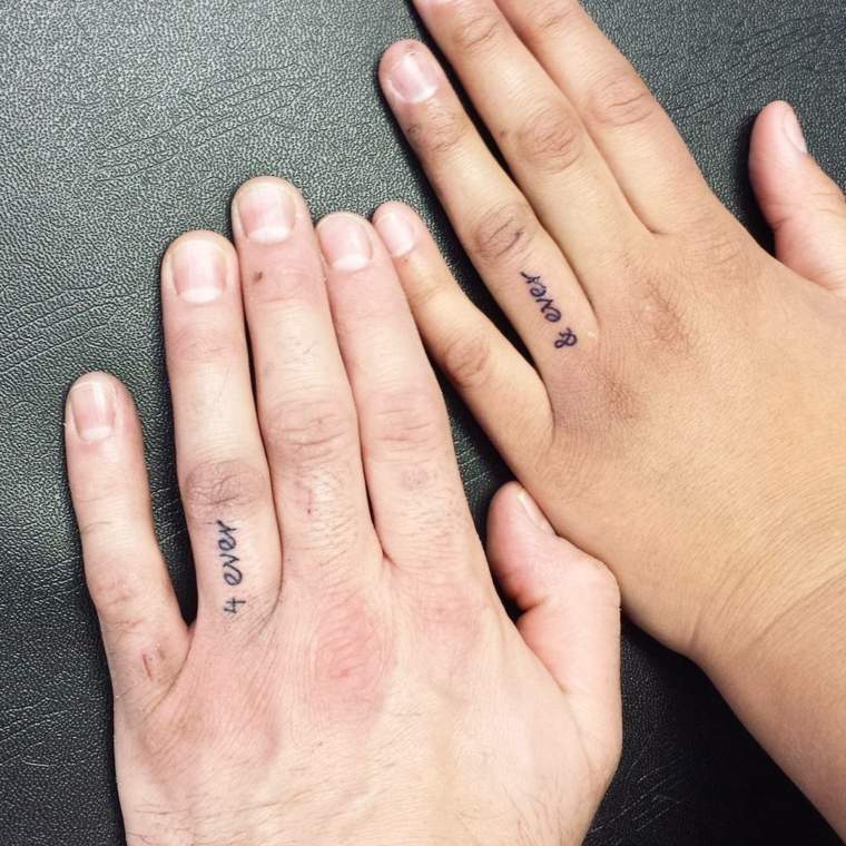 dedos-tatuajes-modernos-parejas-estilos