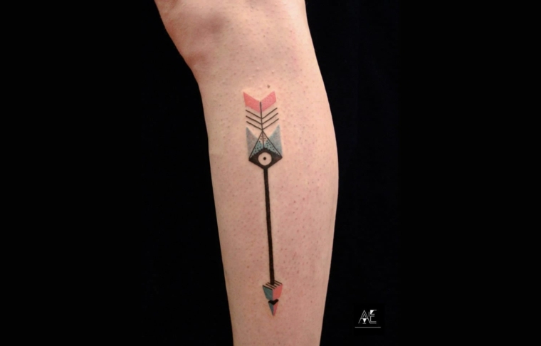 bonito tatuaje de flecha