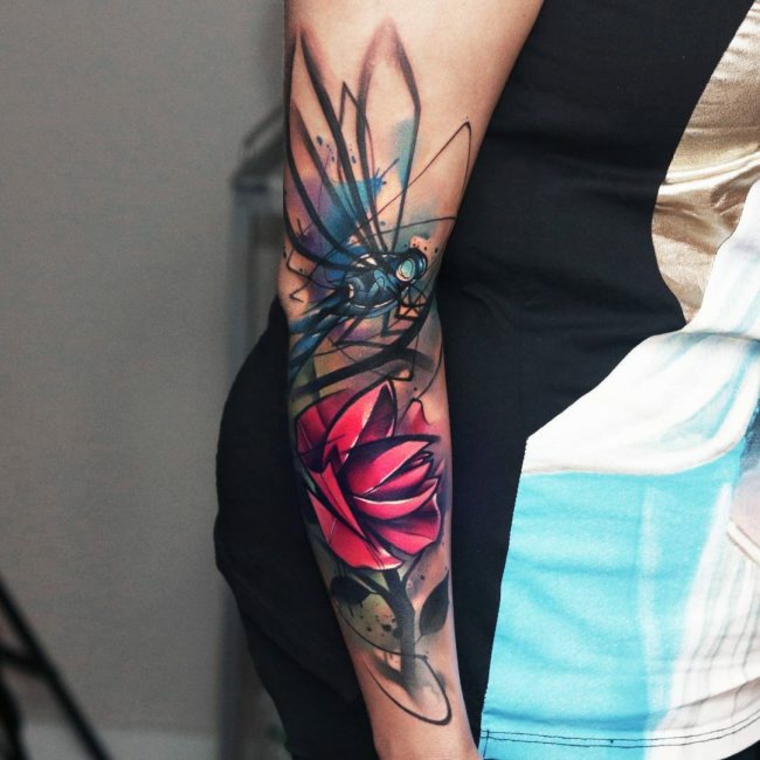 tatuaje femenino moderno