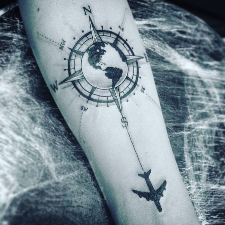 globo compas tatuaje avion brazo
