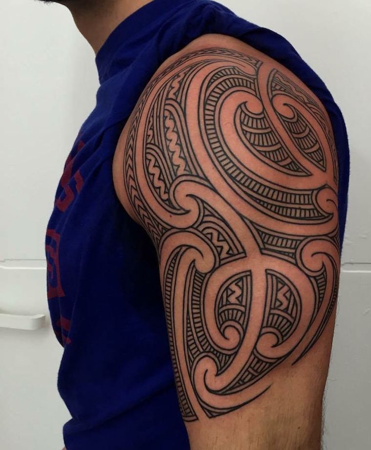 tatuaje estilo maorí