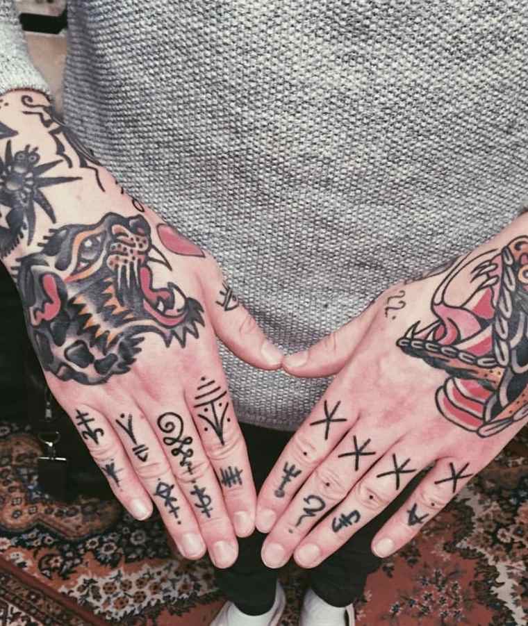 mejores tatuajes-dedos-mano-signos