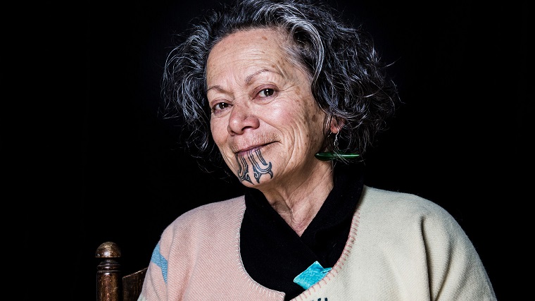 mujer-maori-tatuaje-barbilla-opciones