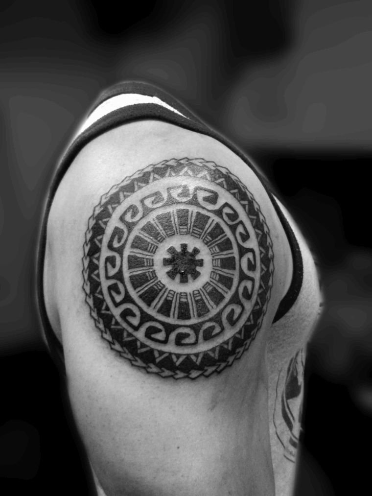 tatuaje-forma-circulo-diseno-maori