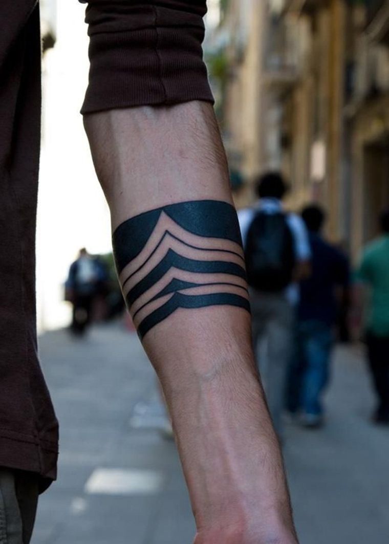 tatuaje-mano-maori-estilo-moderno