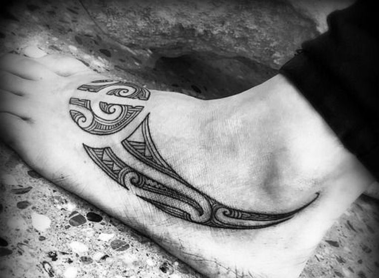 tatuaje-maori-pie-disenos-modernos