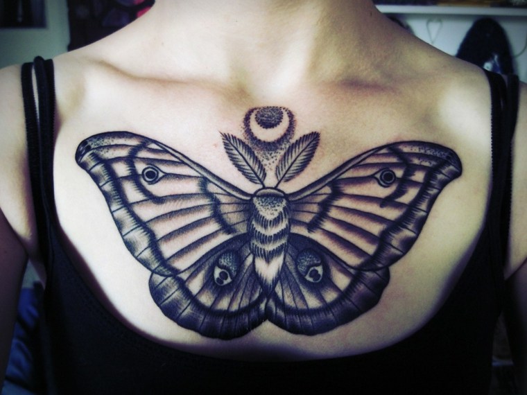 tatuaje-mariposa-pecho-grande-opciones