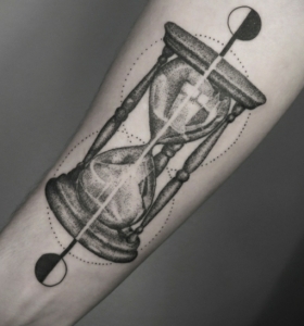 Tatuaje reloj de arena, ideas para congelar el tiempo