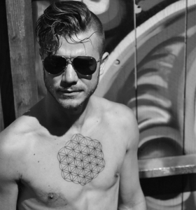Tatuajes en el pecho - más de 20 diseños para hombres atrevidos