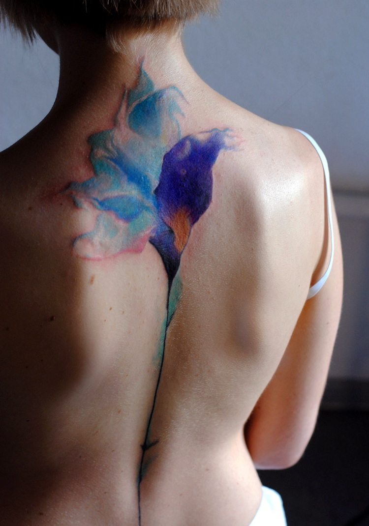 tatuajes-acuarela-espalda-opciones-modernas
