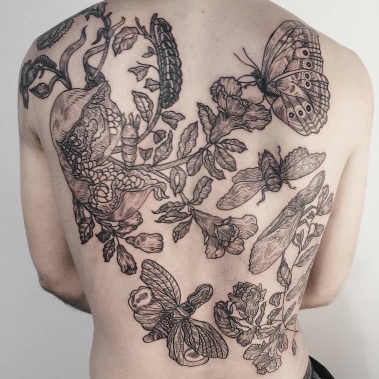 tatuajes-compleja-espalda-mariposa-grande