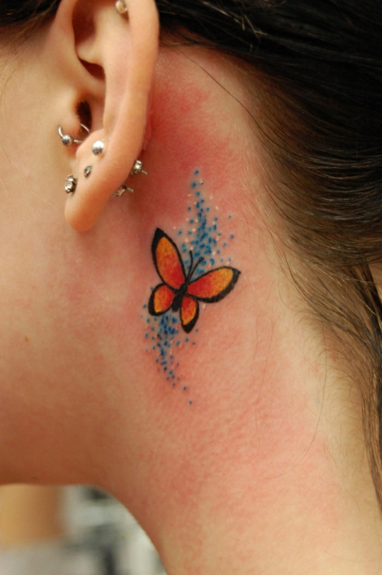 tatuajes con mariposas cuello