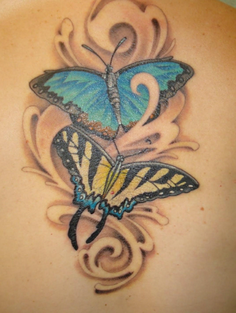 tatuajes de flores con mariposas