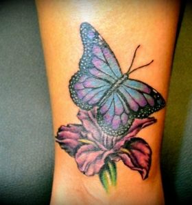 Tatuajes con mariposas de colores para las mujeres