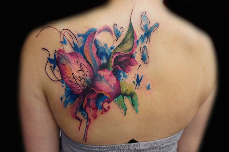 tatuajes-grandes-espalda-flores-acuarela