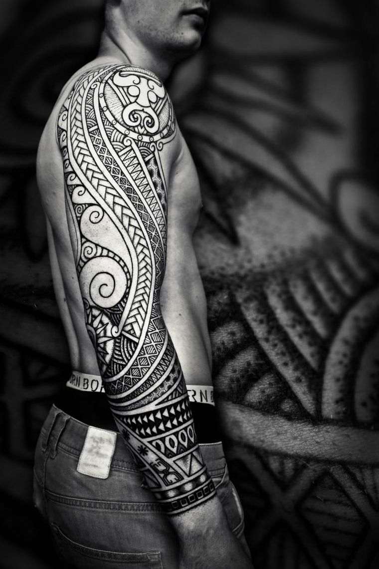 tatuajes maoríes significado mano-motivos-tribales