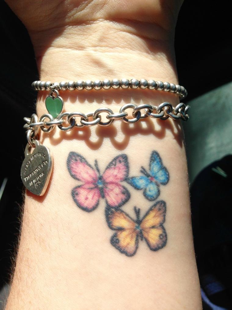 tatuajes-mariposas-pequenas-muneca-mano