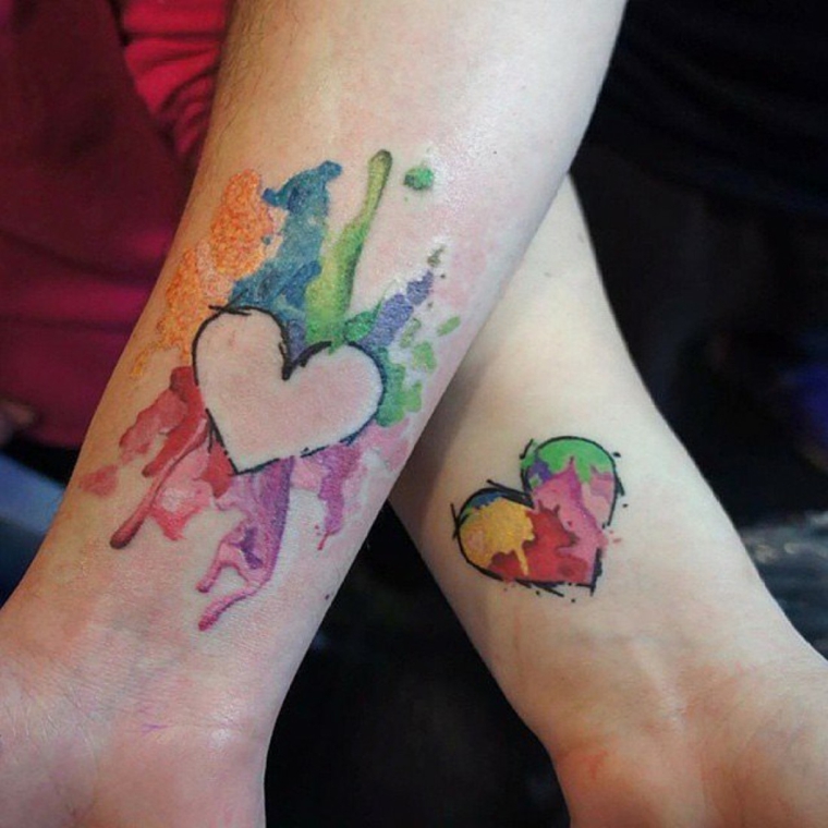 tatuajes para parejas-corazones-coloridos