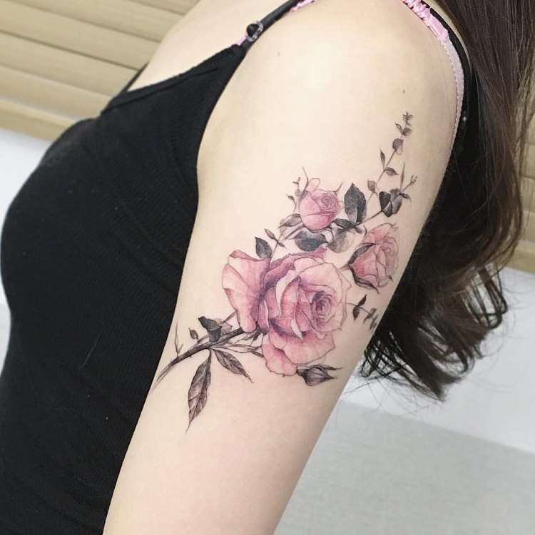 tatuajes-rosas-estilo-modero-mano-diseno