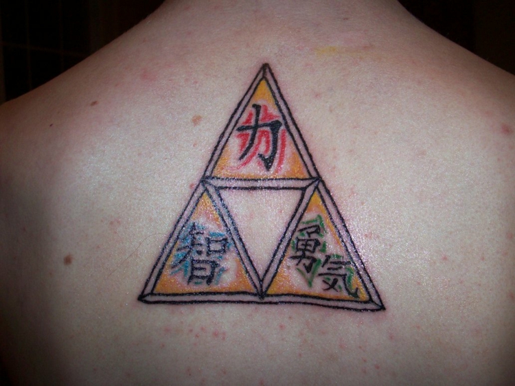 caracteres chinos tatuados espalda