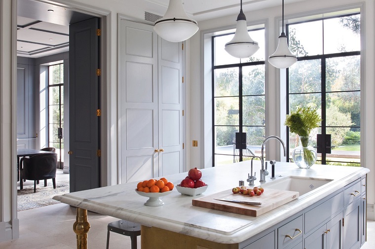 cocina-diseno-abierto-puertas-grandes-Studio-William-Hefner