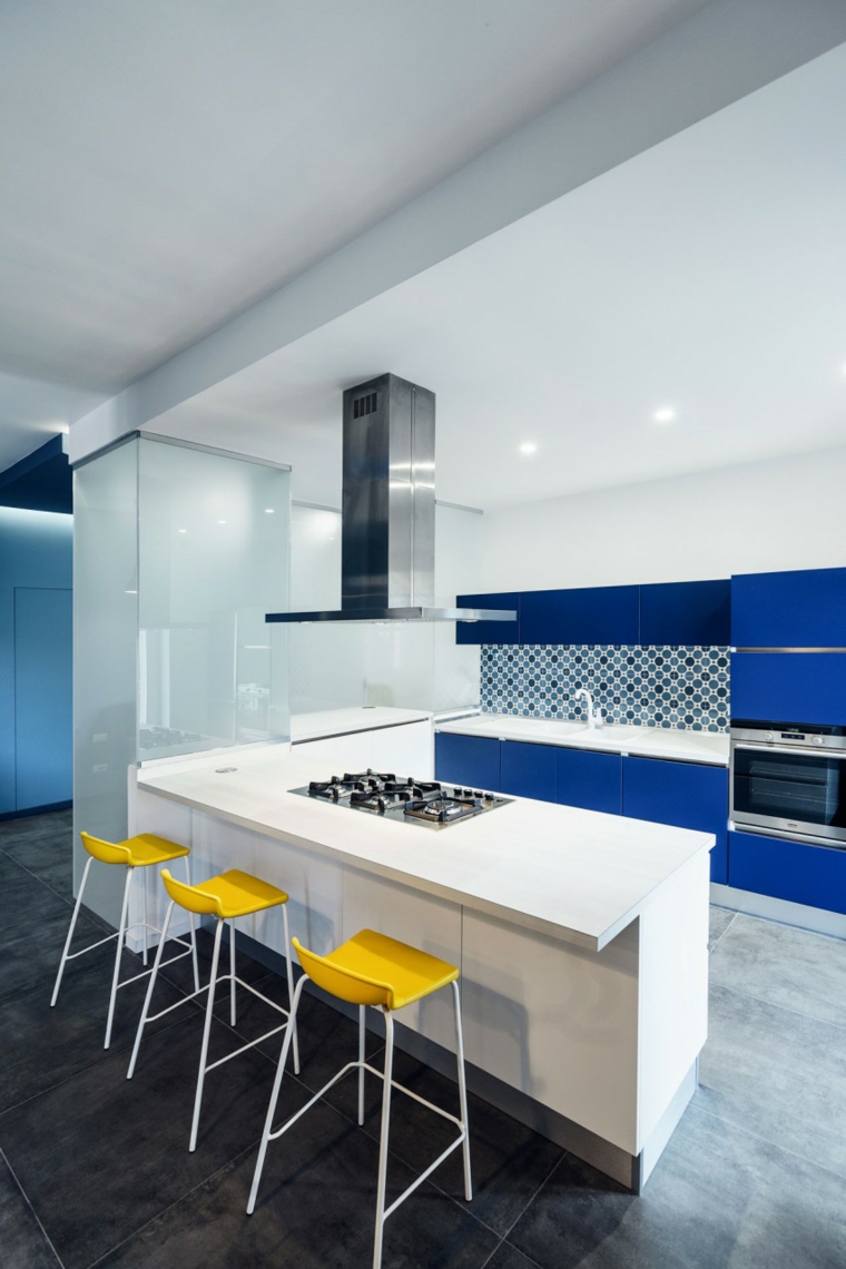 color-azul-diseno-muebles-cocina
