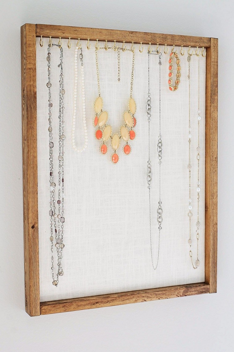 diy-decoracion-soporte-collares-marco-viejo