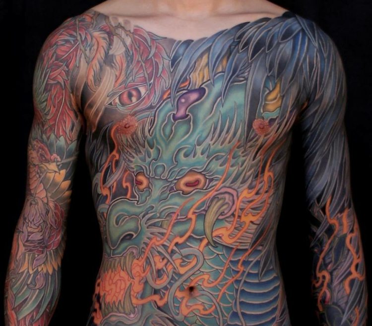 dragon tatuado todo el cuerpo