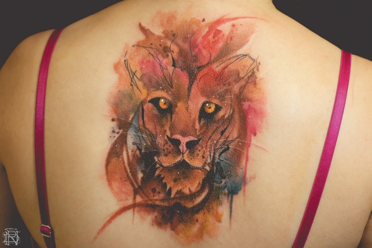 espalda tatuada leon ideas
