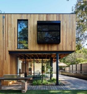 Casa de madera con un interior diferente y moderno