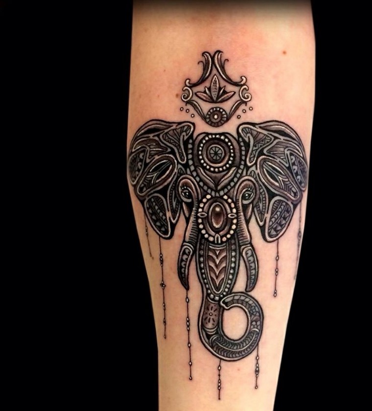 manadala-tattoo-elefante-coen-mitchell