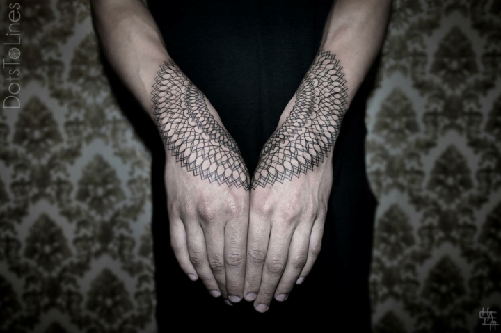manos tatuadas idea moderna