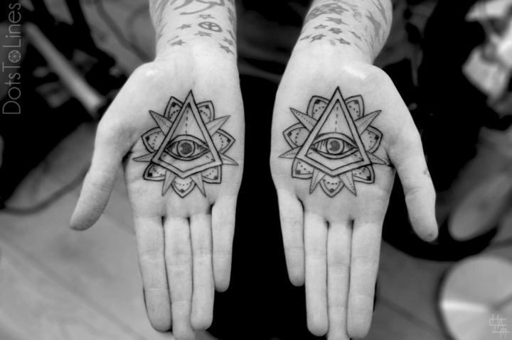 manos tatuadas parte interior