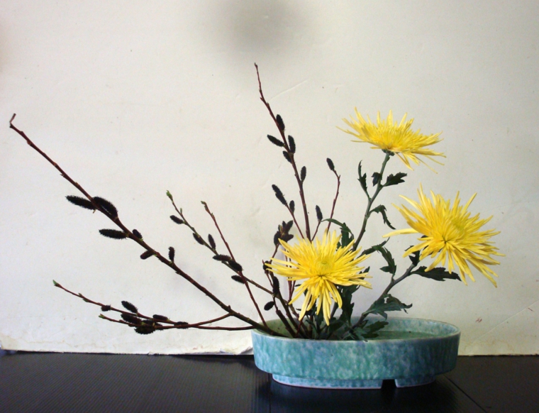 bonito arreglo floral japonés minimalista