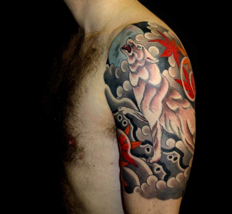 tatuaje-lobo-aullando-colores-diseno